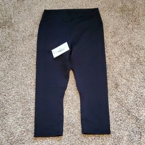 Black ascend high rise Capri